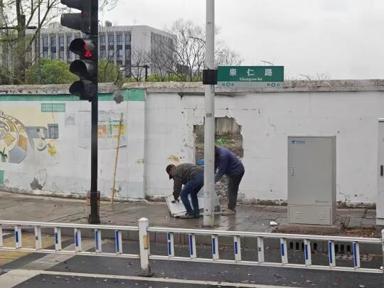 绿城半场开香槟？