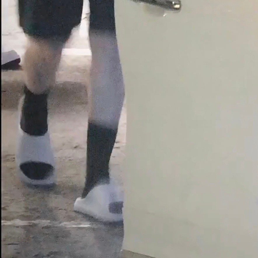 萌袖。。短袜。。怎么会乳齿之萌。。。 ​​​