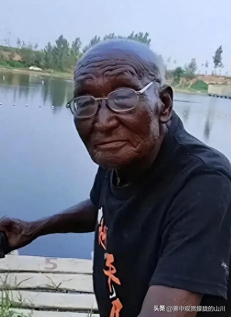 河北“钓帝”安国勇，75岁，前几天走了。医生诊断是白肺。可熟悉他的人都说，他是把