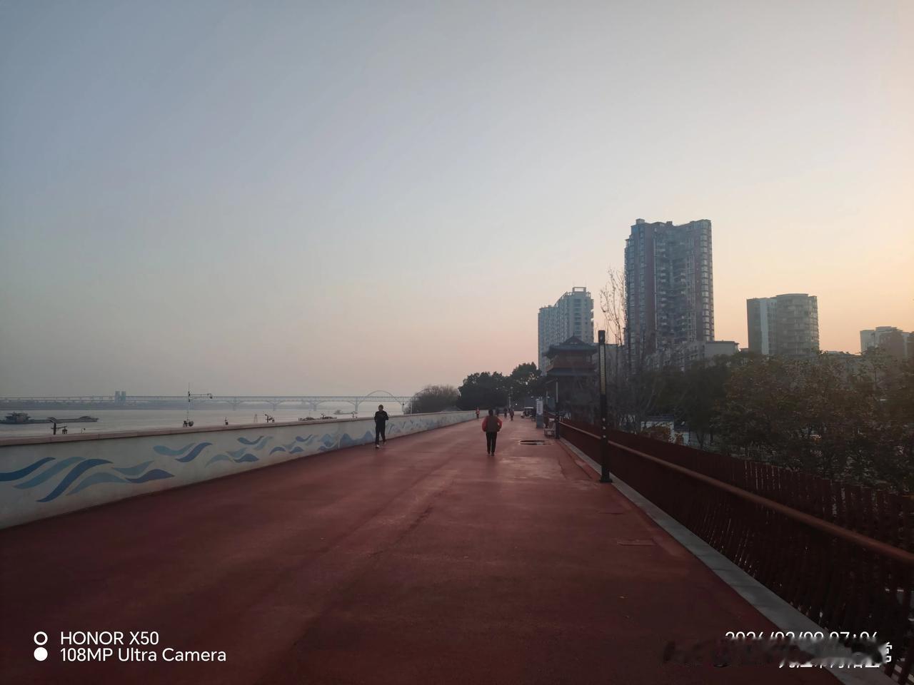 记录我的20262026年2月9日长江岸边晨练