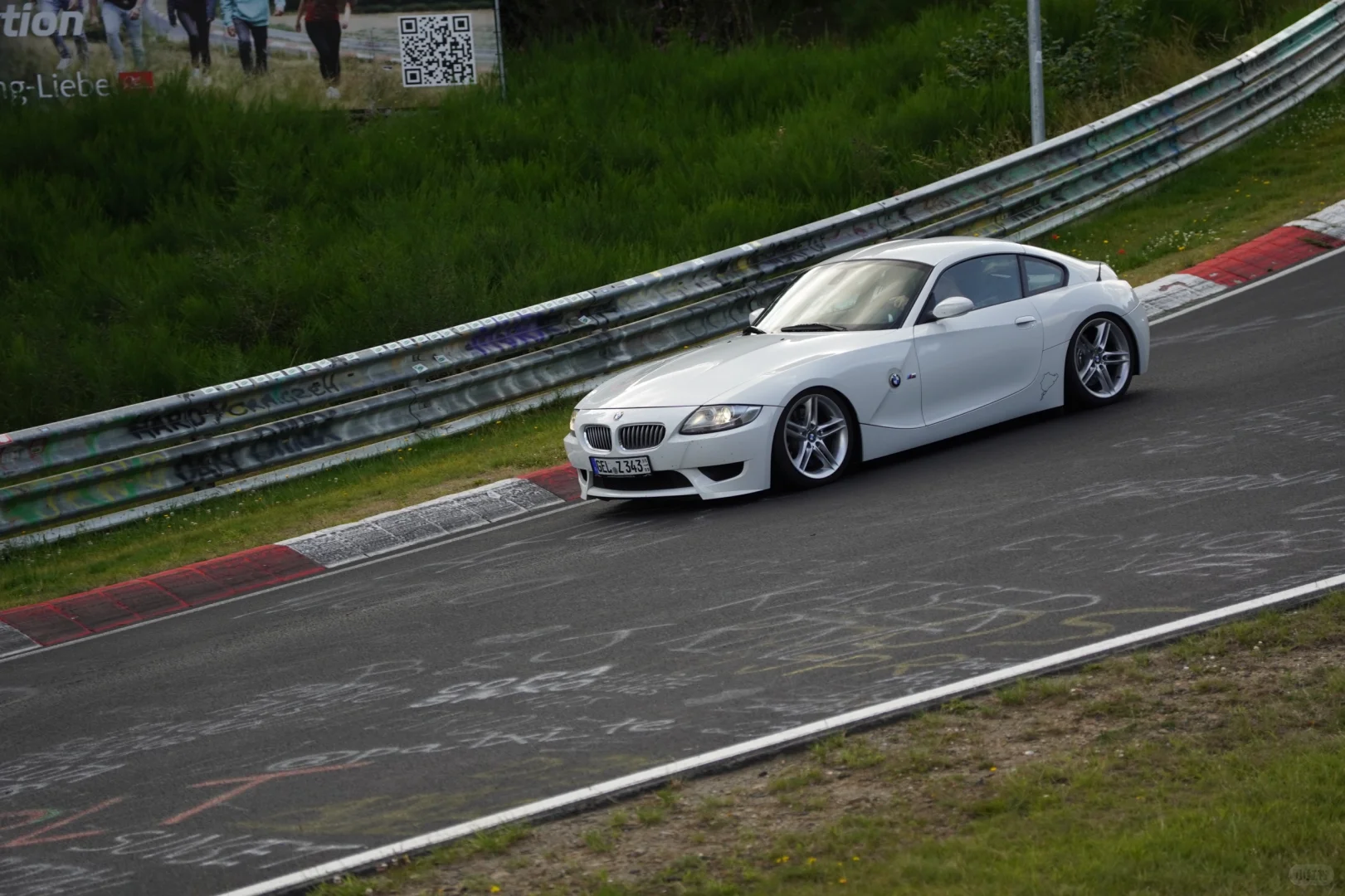 纽北刷圈的- BMW Z4e86 M & e46 M3.