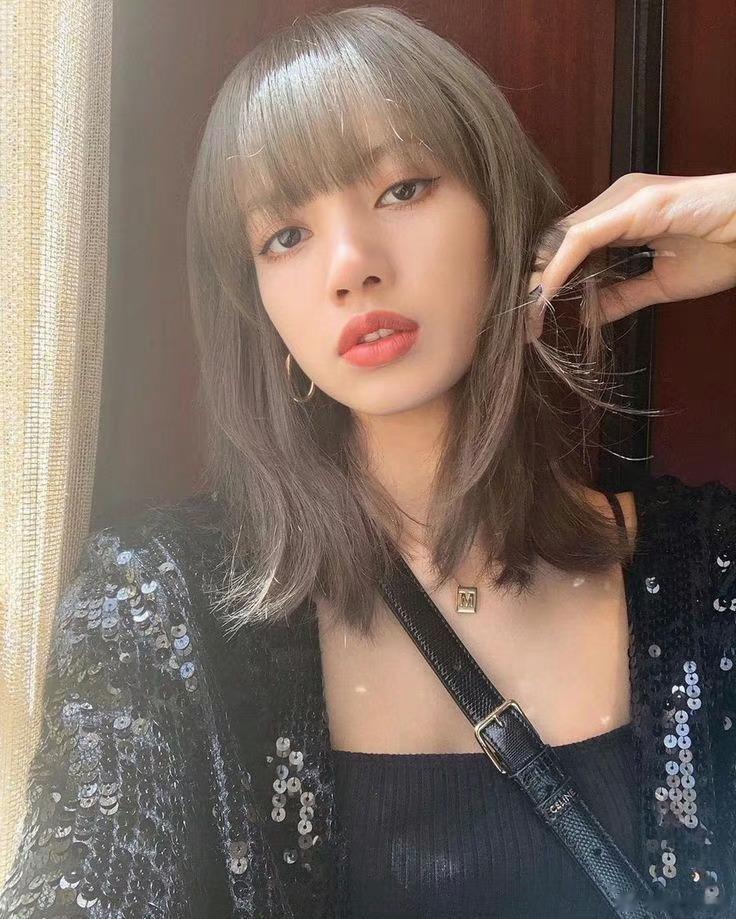 lisa：未来一年在事业上的资源不错，同时工作上的交易会更多，也会考虑多方面发展