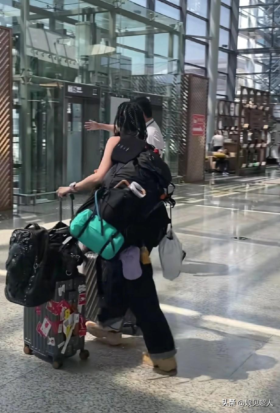 谁说单亲妈妈就得苦哈哈？张柏芝直接活成“带娃天花板”，看完真没人敢说她不行！
 