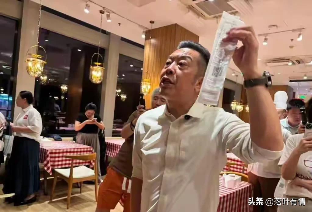 “死鸭子嘴”罗永浩吐槽西贝预制菜后慌了，他宣布10万征集西贝预制菜线索，
这波热