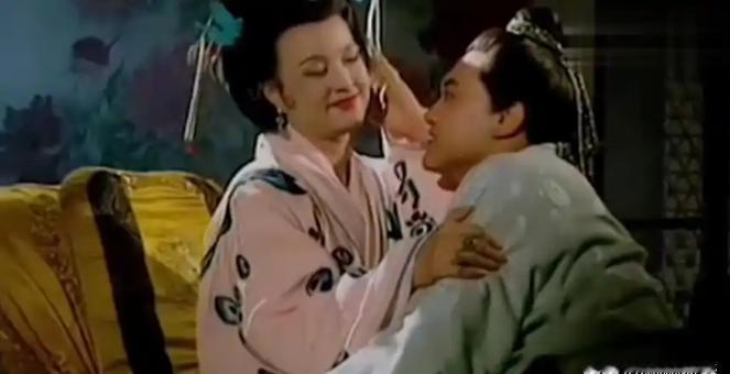 公元698年，太平公主一个晚上宠幸了4个男宠，第二天，丫鬟推门进屋，发现这4个男