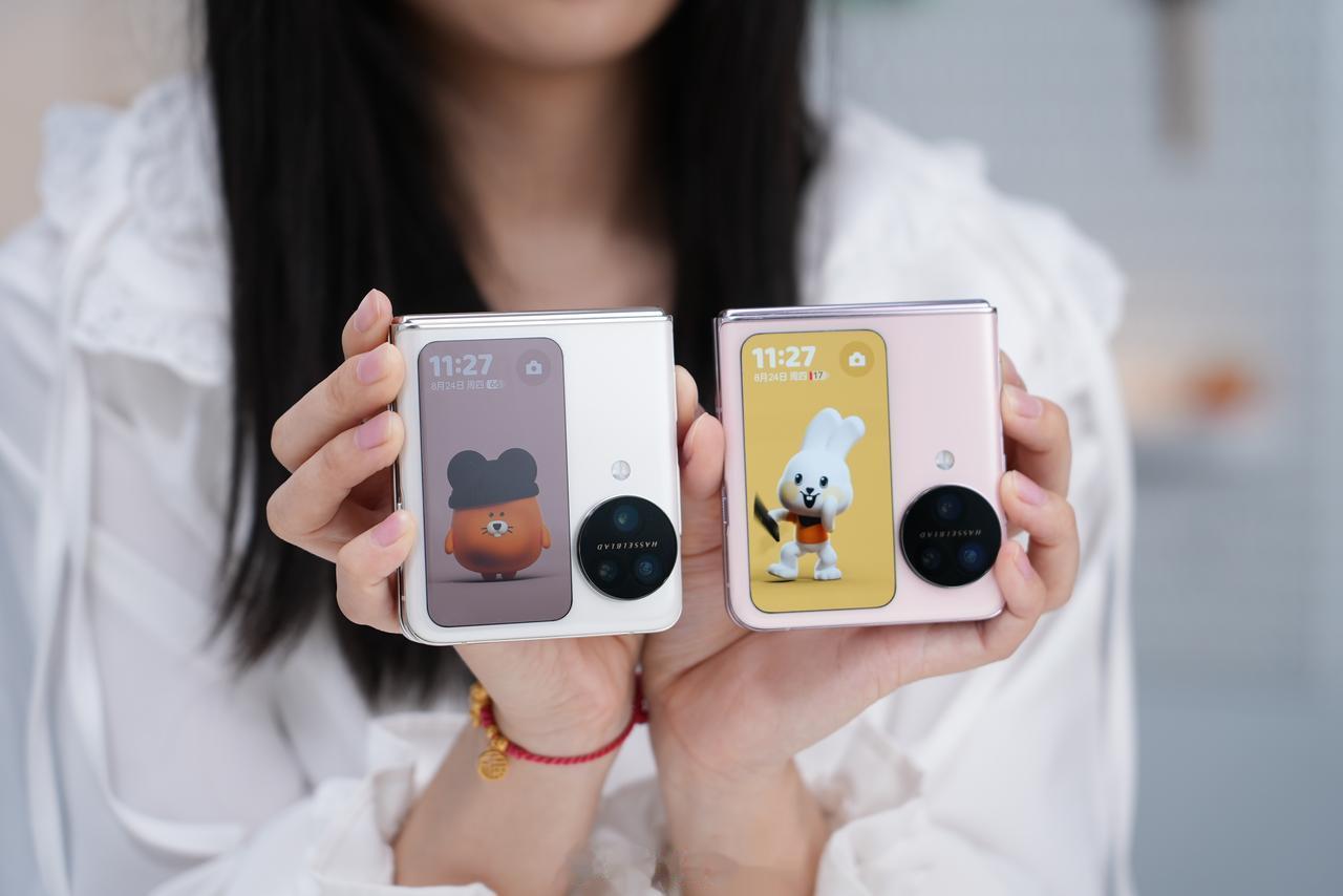 OPPO Find N3 Flip真机实拍
白金色 粉色 黑色
更喜欢哪个？[吐