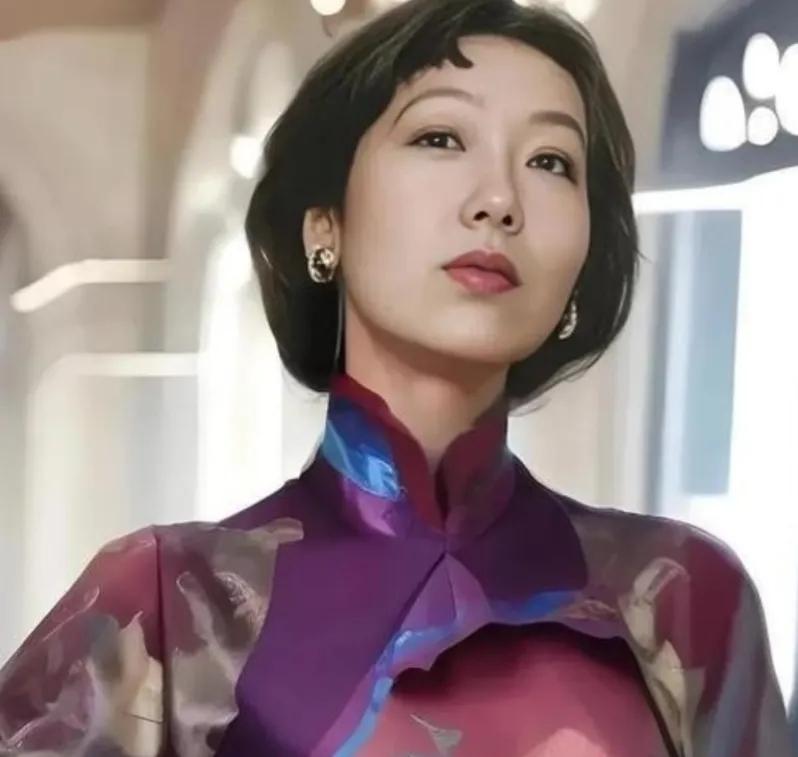 1995年，张爱玲在美国出租屋内去世，尸体一周后才被发现，她躺在床上，房间里充满