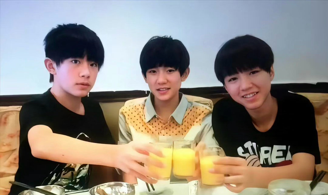 TFBOYS十周年蛋糕真有点说法老帝早期TFBOYS  神图 ​​​