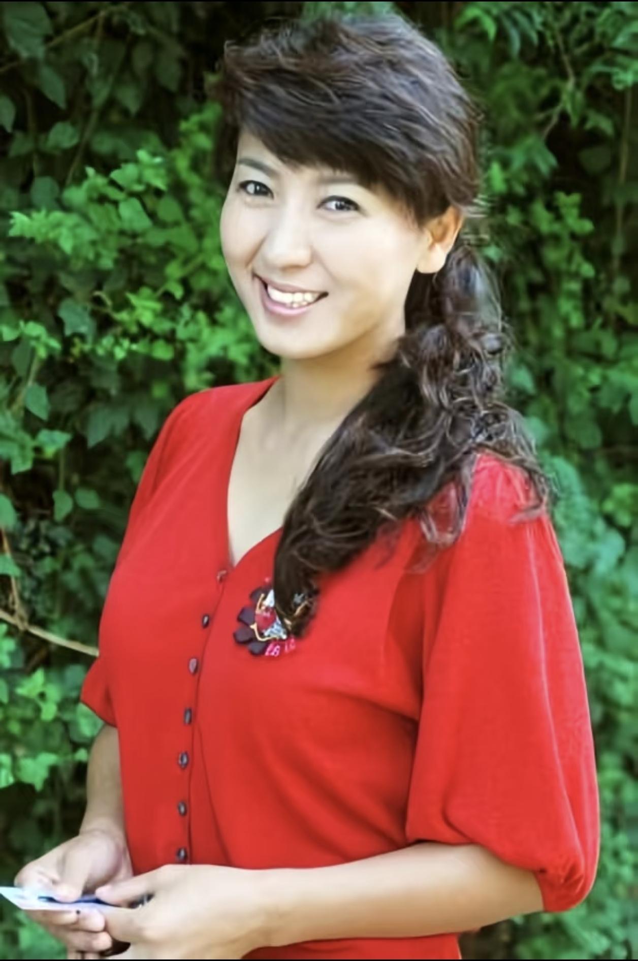 闫学晶事件后续终于来了，
不是她退圈了，
也没有停止直播，而是一纸将造谣者告上了