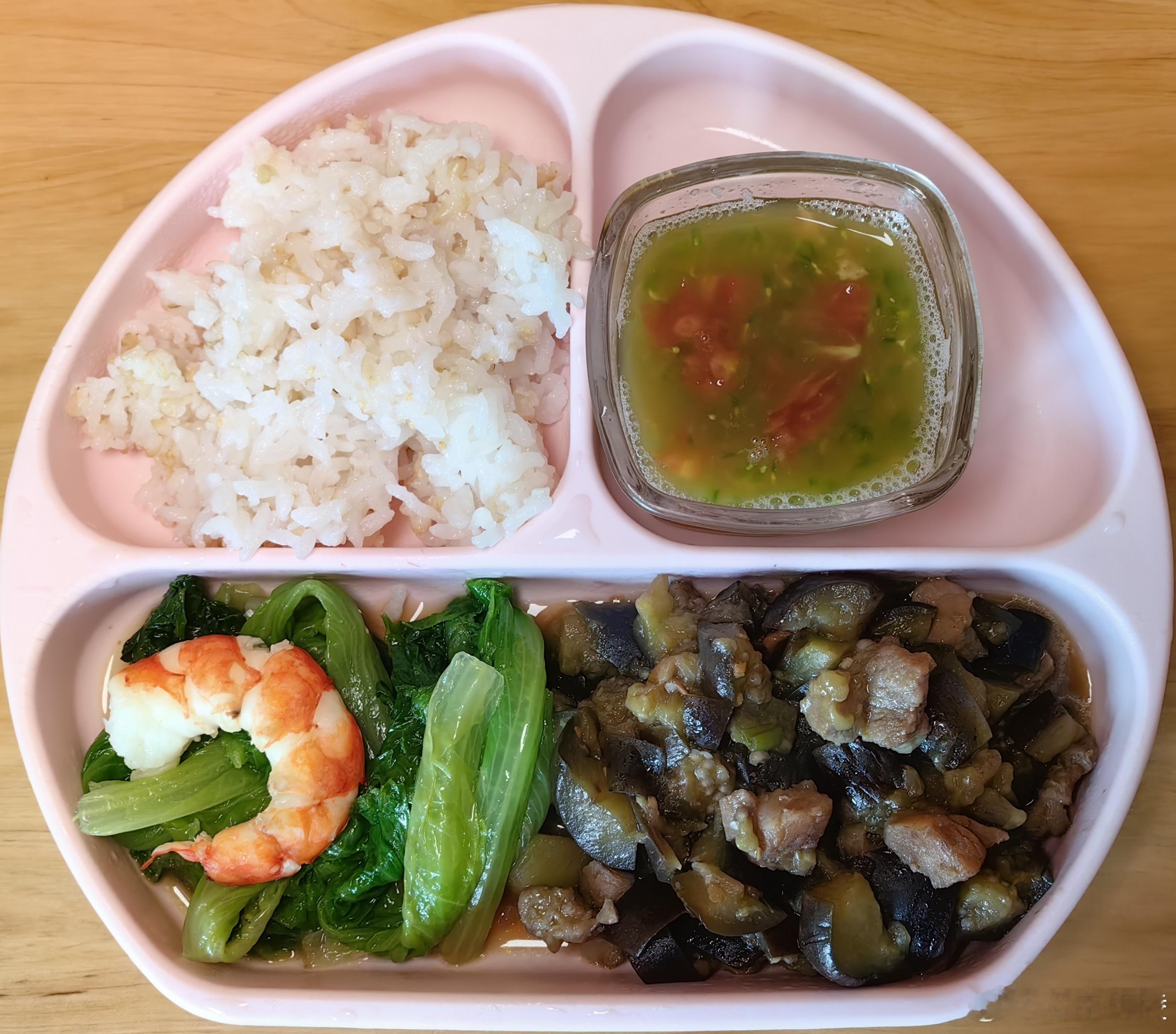 #糖糖的饭饭# 糖糖来我这住一阵子，糖糖的饭饭也来了[嘻嘻][嘻嘻]：午餐：发芽