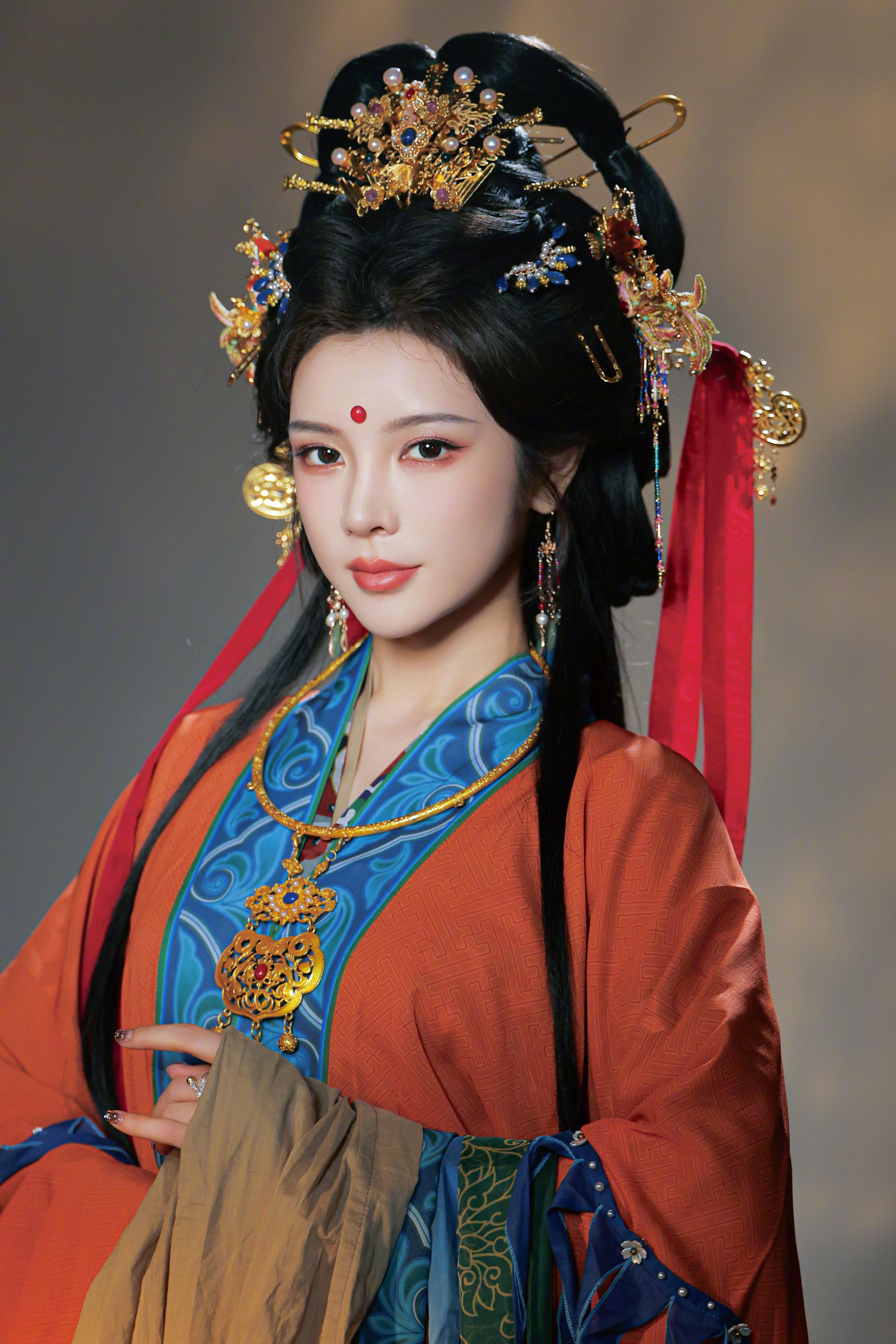 戴燕妮神女造型戴燕妮从壁画里走了出来背后必有高人指点？线下活动这套神女造型，古典