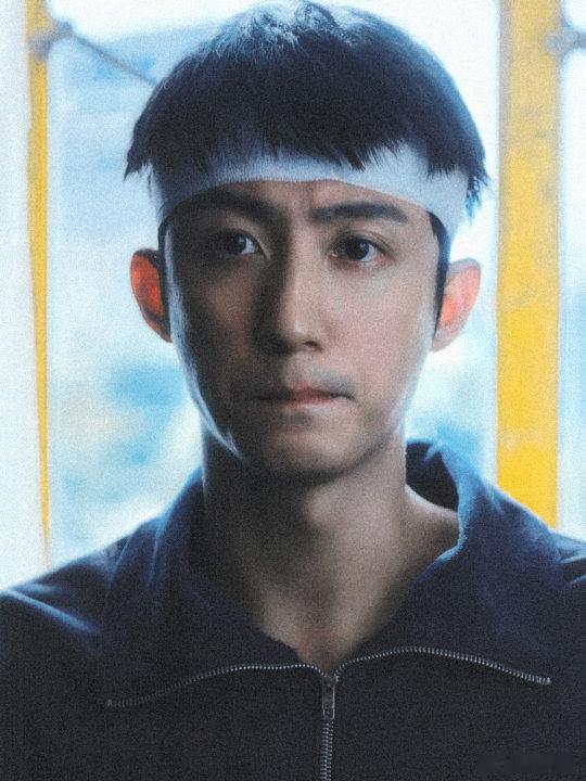黄景瑜新剧在衣服上写代理书 很多观众看完这段之后都在讨论法律的初心，一部剧靠一个