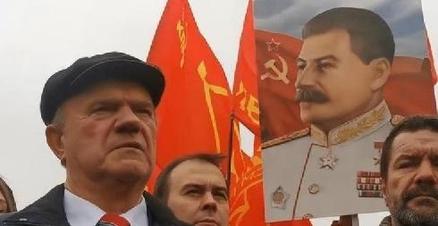 79岁的俄共主席久加诺夫在莫斯科党内大会上掷地有声，说俄罗斯不转向社会主义，不解