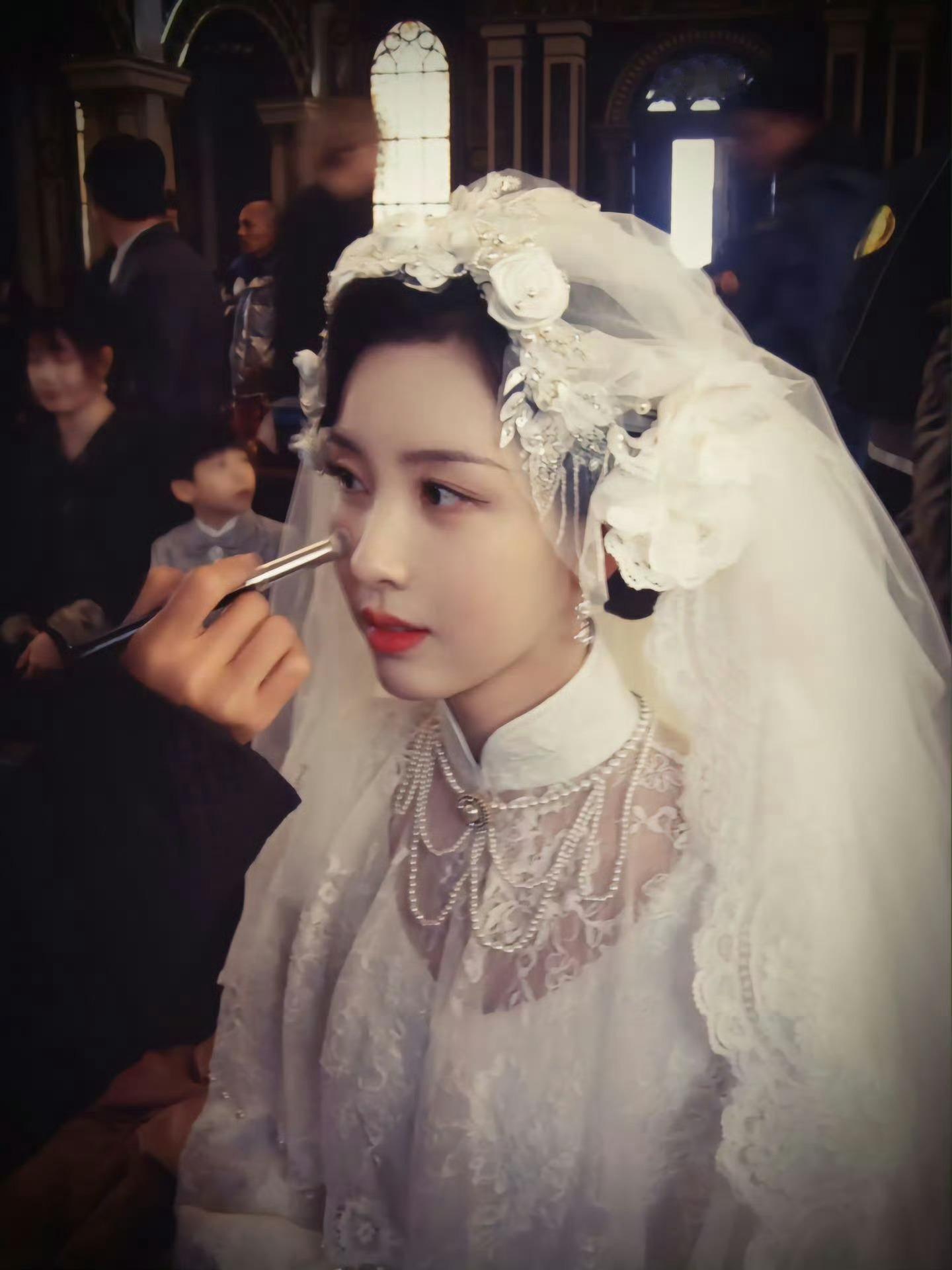 【陈都灵】可不可以再为我穿一次婚纱微博之夜