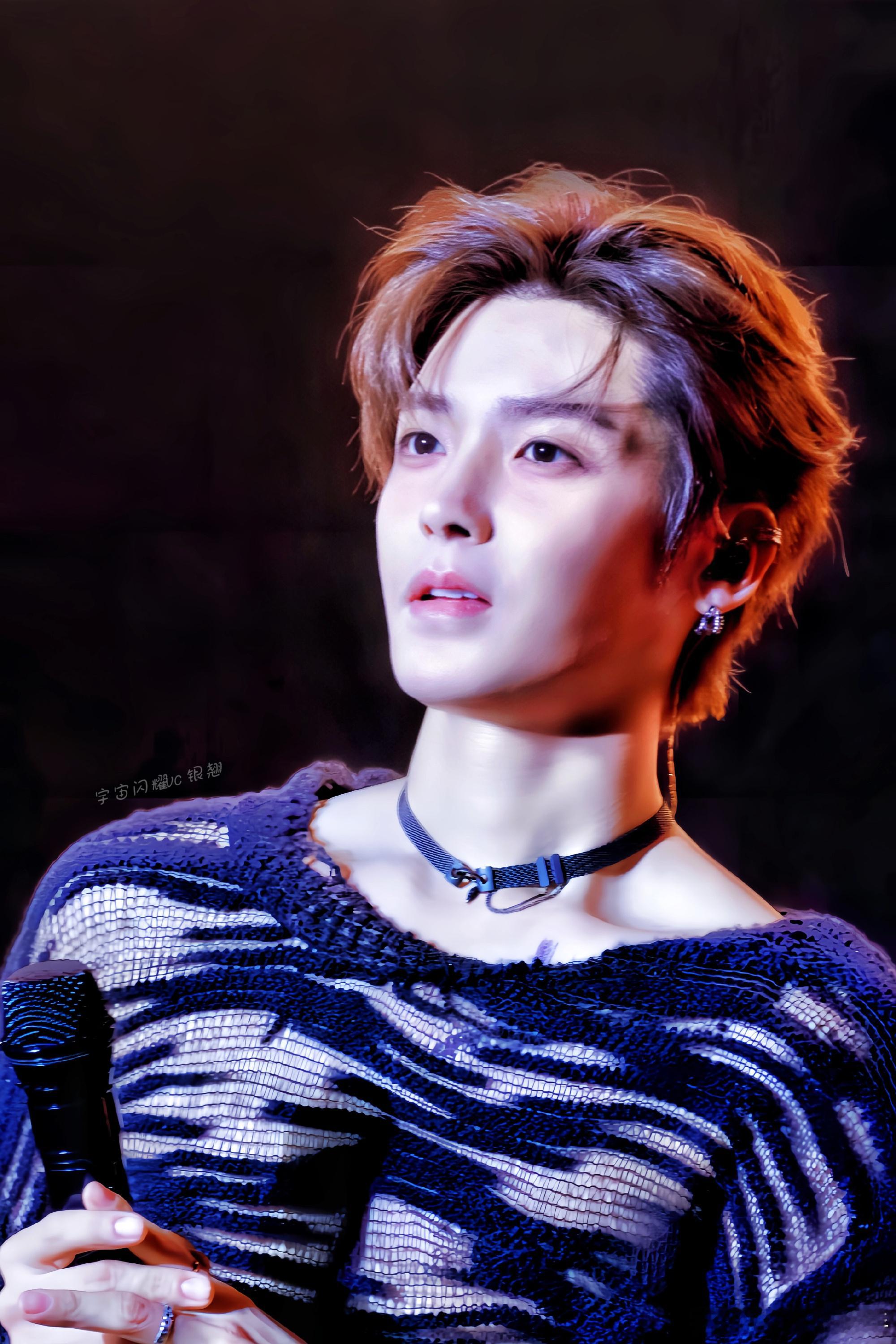 侯明昊完全是饭撒天才来的，穿的这么烧，是想来going谁