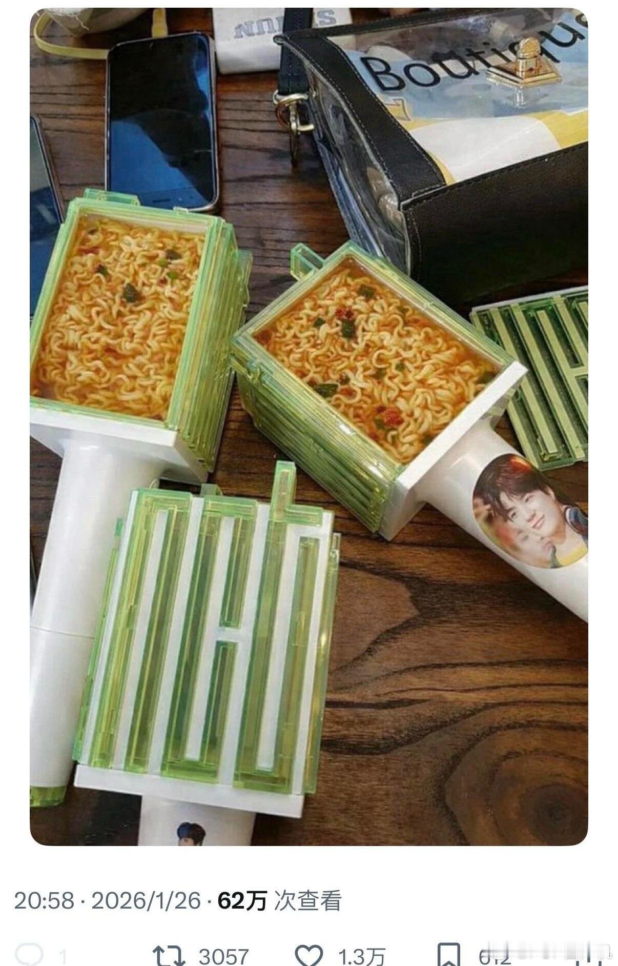 西珍妮们！以后可以这样把拉面藏进场馆里！ 