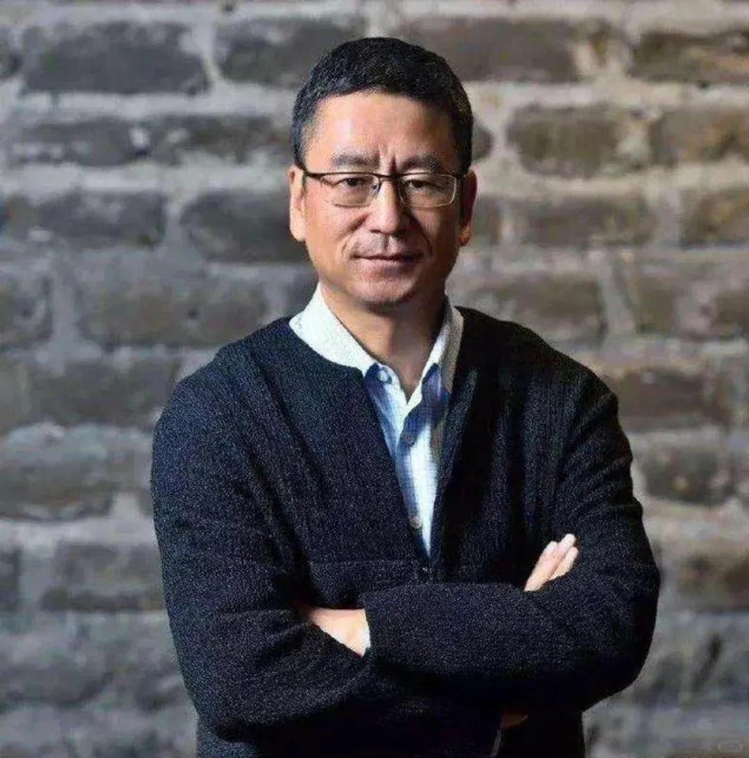 给所有男人6句硬核忠告： 

第一句：别人的老婆再好看，也不能碰。聪明男人面对别