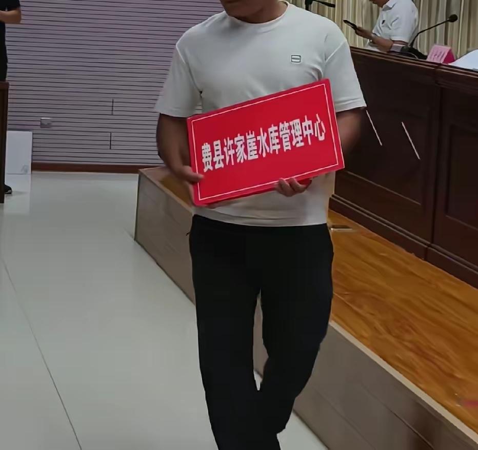 都说是一烟二电三铁路，但是有人说这才是军转岗位的天花板，真正的钱多事少，人清闲的