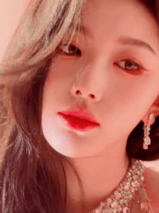 孔雪儿清透甜桃妆 元气甜妹天花板！简约妆造衬出优越骨相，蜜桃色系温柔又提气色，将
