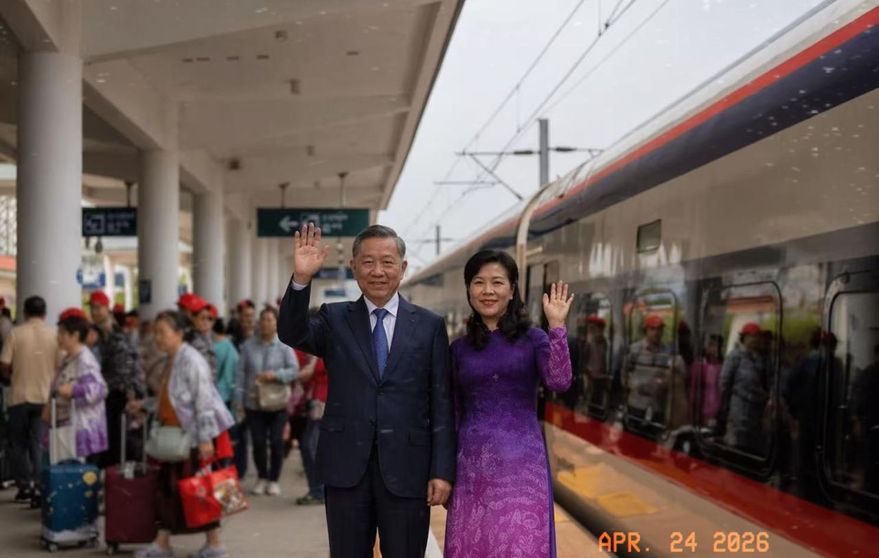 苏林回去之后估计也破防了
苏林知道中国比越南先进，但是，乘坐中国高铁从北到南考察