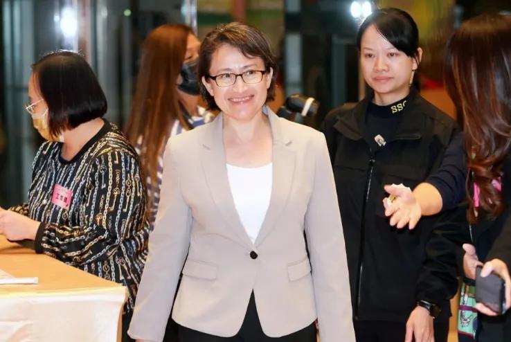 萧美琴二度确诊新冠，但是还到处乱跑[捂脸]