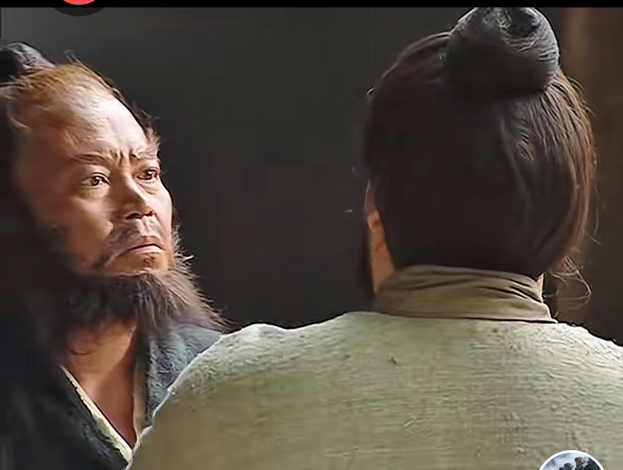 都说老版《水浒传》拍的好，哪里好了？净骗人了。
李逵收焦挺这集，焦挺都说了，“哪
