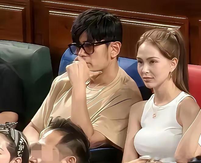 周杰伦这假发确实有些夸张，如果不戴假发，那周杰伦会成什么样? 