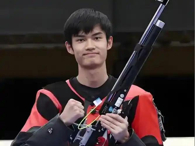 17-3！中国双星开罗上演射击盛宴，王子菲盛李豪碾压夺金

资格赛：双箭齐发锁定