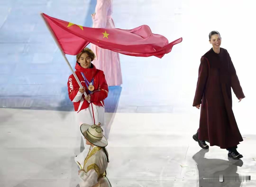 今天春节假期最后一天，米兰冬奥闭幕，一切就这么巧合，让我们收拾心情，享受这美好的