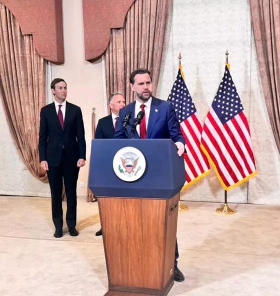 万斯表示，美国政府并未同意解冻伊朗资产。

《金融时报》报道，当地时间11日，结