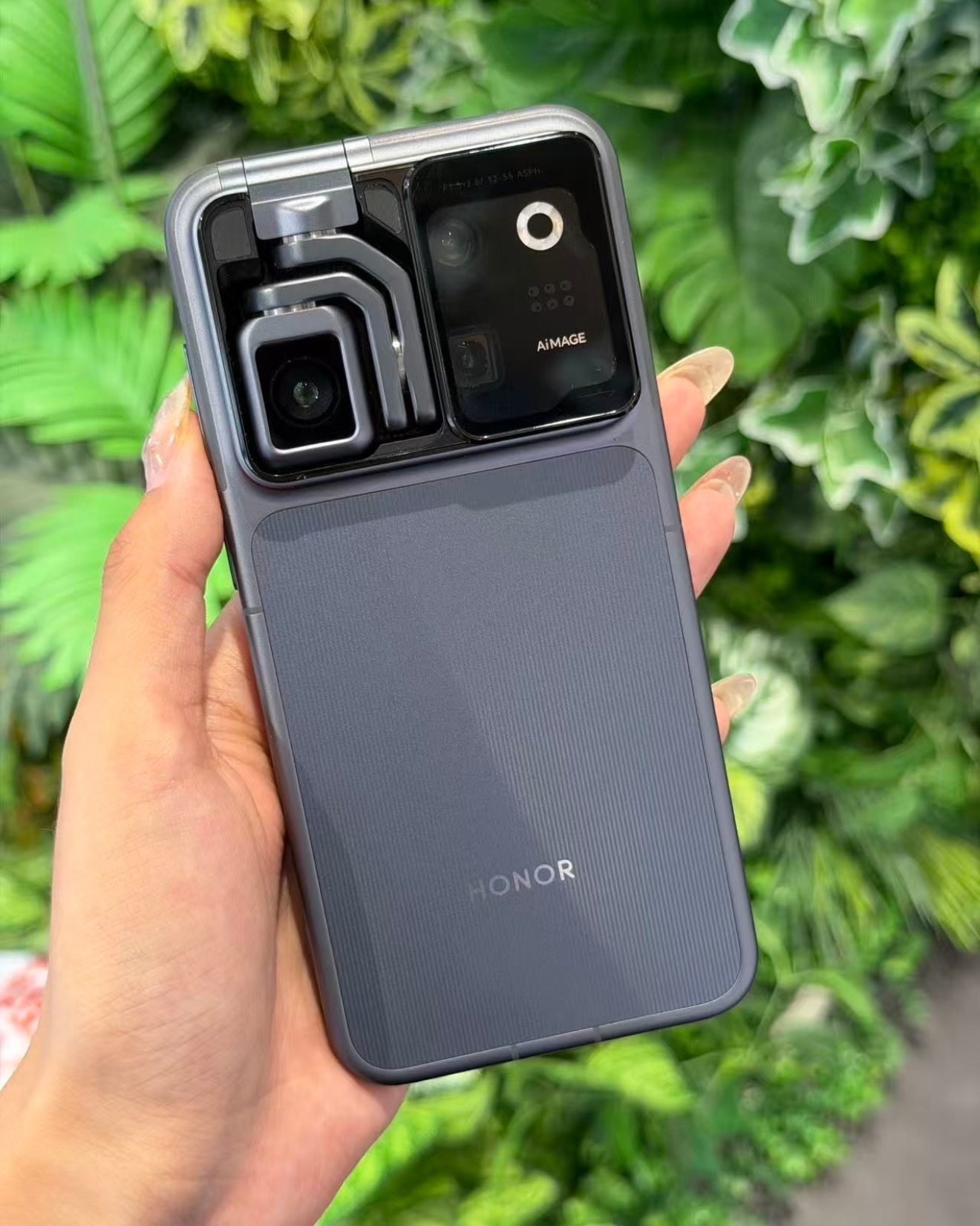 颠覆智能手机形态的全新物种荣耀Robot Phone来了！自带四自由度机械云台，