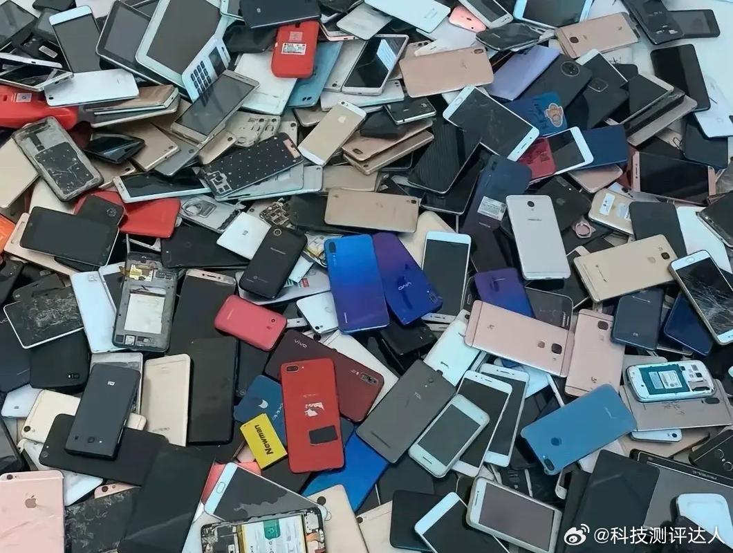 旧手机回收价暴涨五六倍旧手机回收主要看内存芯片，开不了机也能卖几百，不用拿去换盆