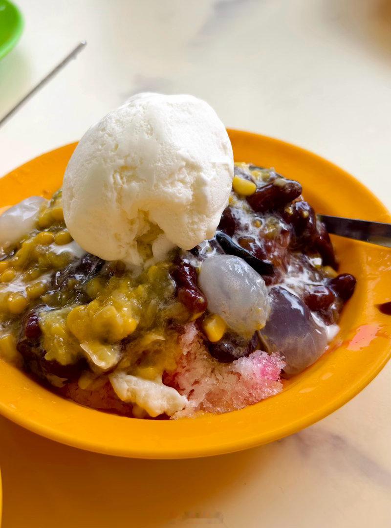 下午茶开始了，又来这家了。个性味道的Rojak和cendol 以及Chef Jo