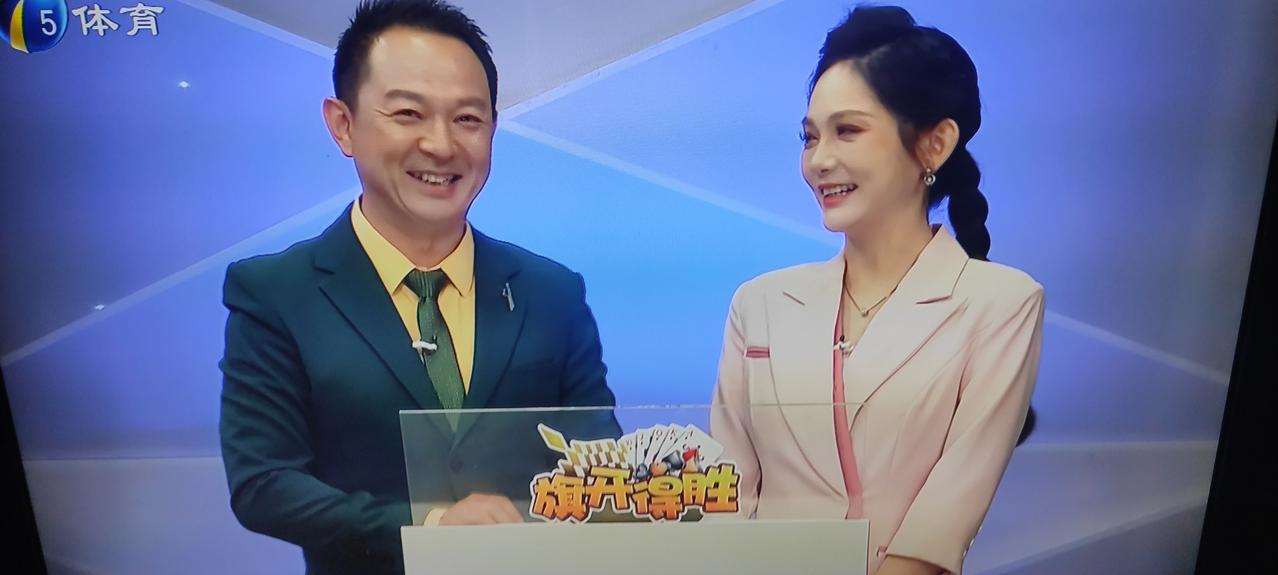 今天的《旗开得胜》斗地主节目，北京于超继续解说、宝坻区老黄继续守擂可好运不在、比