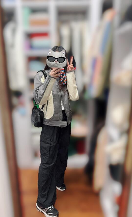 今日ootd之月影鞋带换成了银色哒