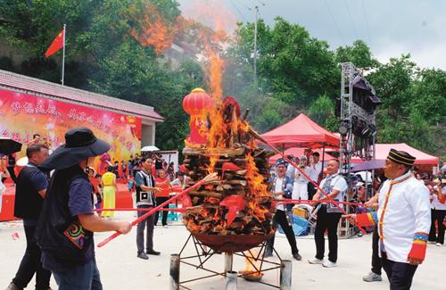 云南凤庆：党建引领乡村“善治”