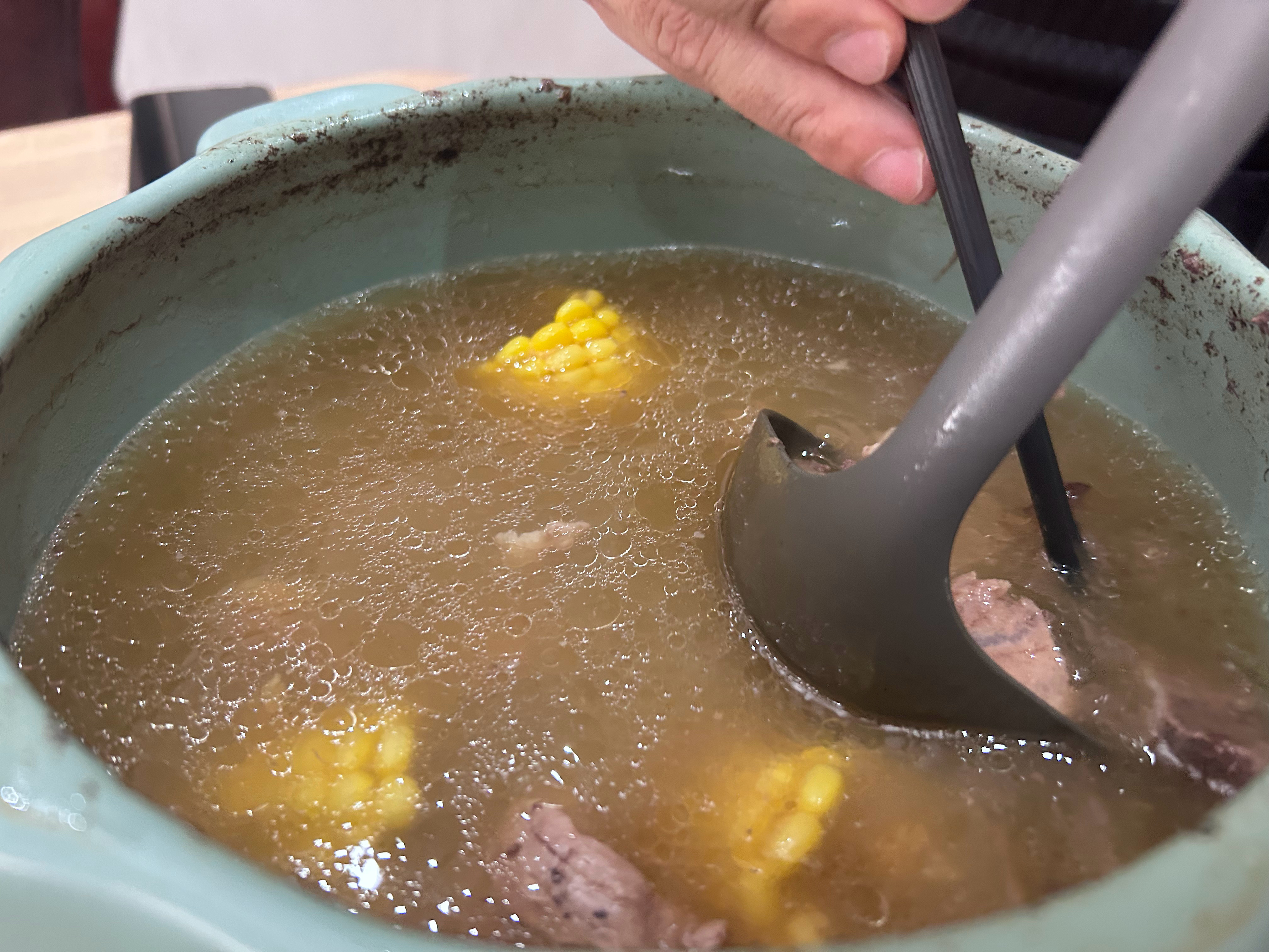 好菜好饭好汤以及一到吃饭时间就发呆自己罚坐的小孩 小陈厨房