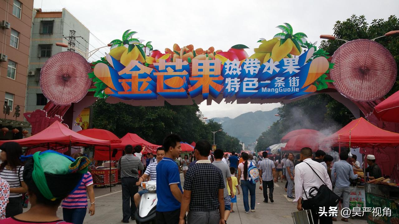 库存照片：2016年6月，前往云南玉溪元江县，刚好遇芒果节开幕，铺天盖地的芒果和