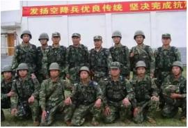 国外一位高空跳伞运动员曾叹服道：我从事专业跳伞运动20多年来，从没有见过有人敢在