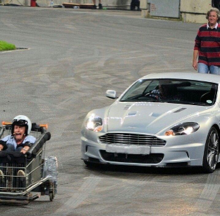 每年跨年，都要跨两次。一次是和国内的亲戚朋友一起，往往是下午4点，在欢笑声和彼此