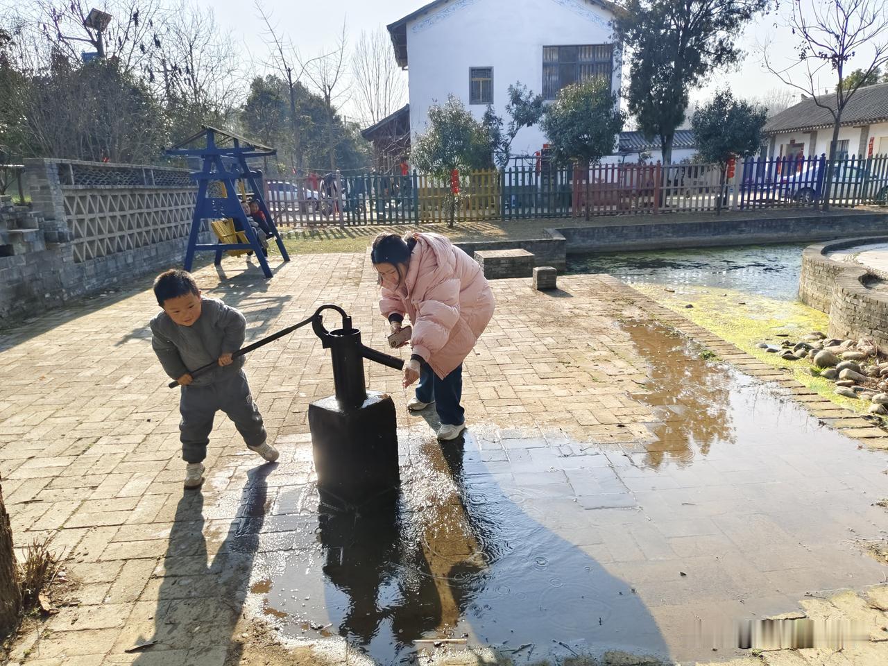 名牌大学大学生逃离家乡的故事之一一逃兵
 
春节前，我偶遇了在深圳退休的夏总。这