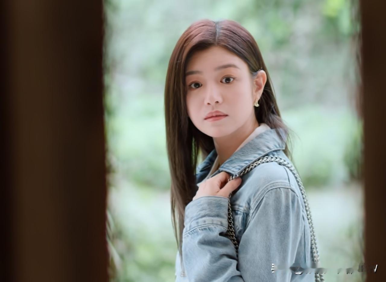 岑矜最迷人的地方:是对生活的掌控感。
面对李雾难缠的姑父，岑矜知道拿钱就可以摆平