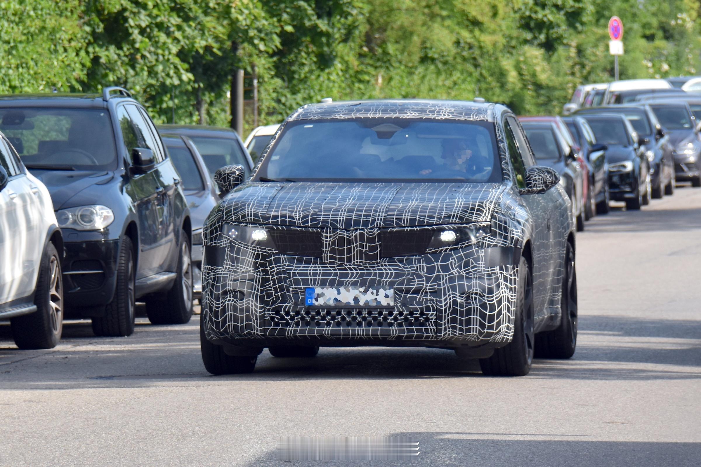 代号为ZA5的BMW X3 M纯电车首次在纽北附近出现，纯电X3 M极有可能每个