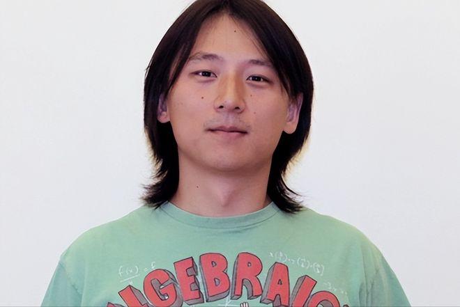 顶尖物理天才尹希：祖国虽然培养了我，但我还是想留在美国。
 
2015年，年仅3