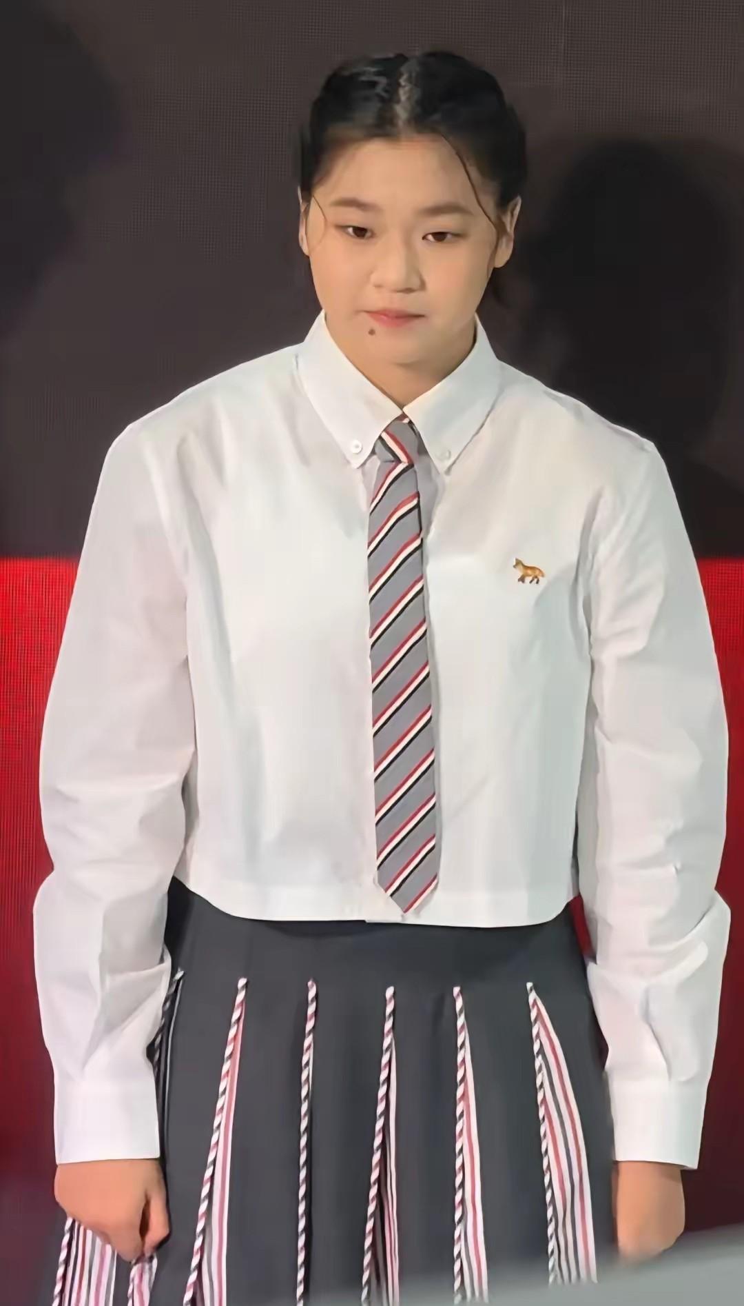 全红婵刚官宣代言，

万家乐股价连涨四天，

这波操作真不简单。

她去年五月就