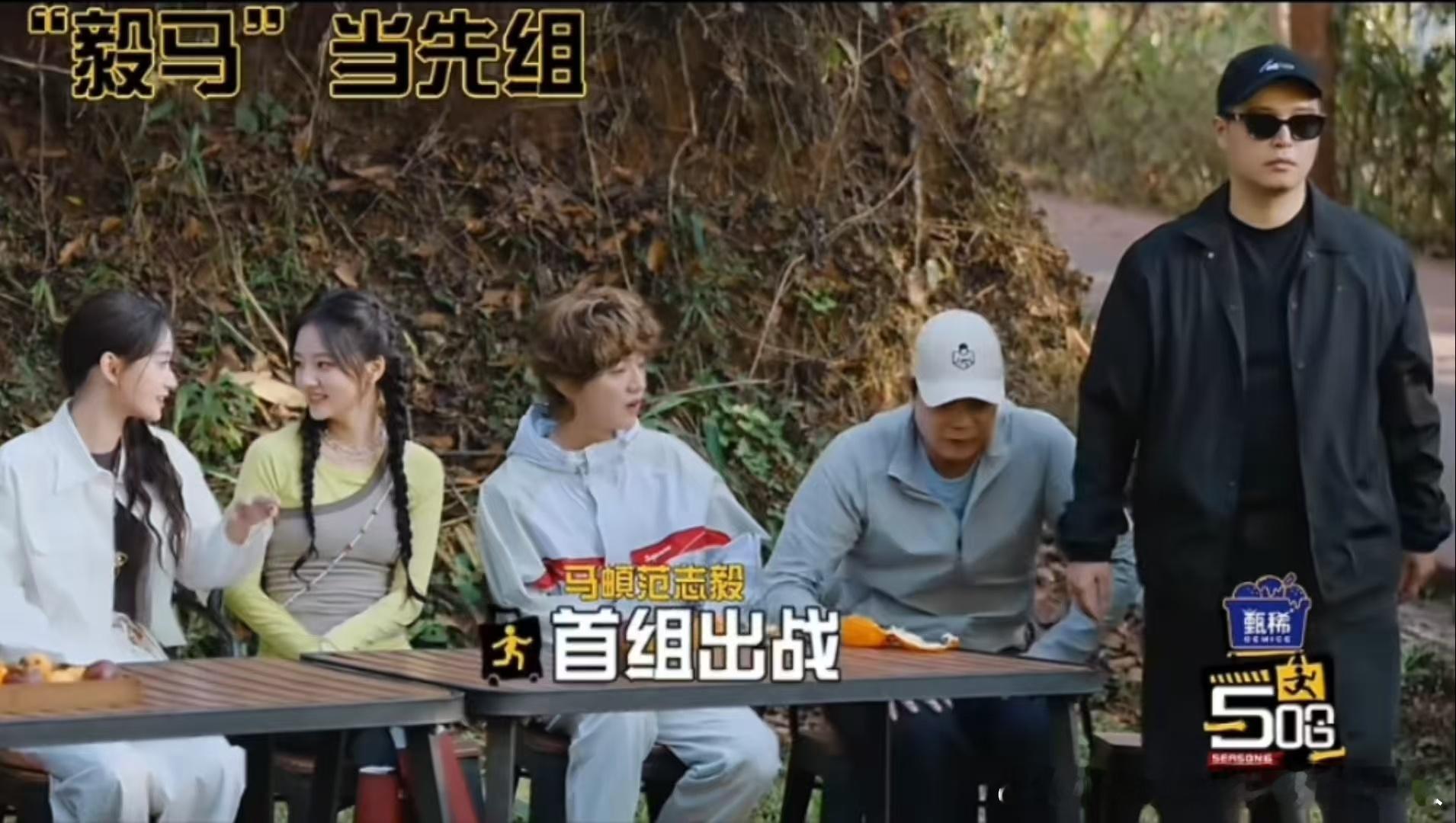 鹿晗主动选任敏组队，理由是“我俩是老朋友”。翻到2015年《勋章》MV，16岁的