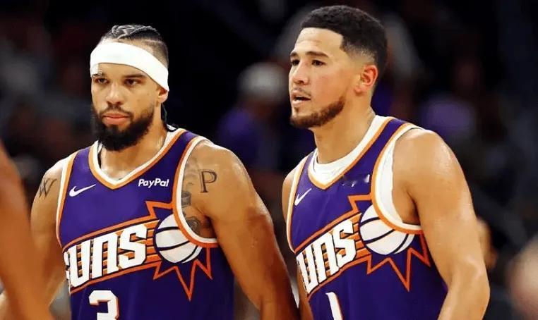 刚看到一项数据统计，布克和狄龙今天都是上场不到30分钟就拿到了30+，他俩也是太