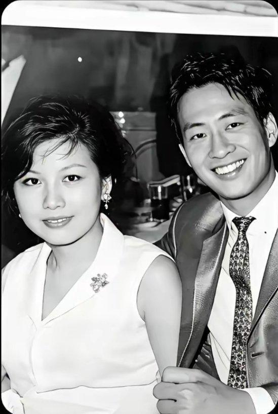 何润东老了后，应该也是他爸爸现在这个状态。 