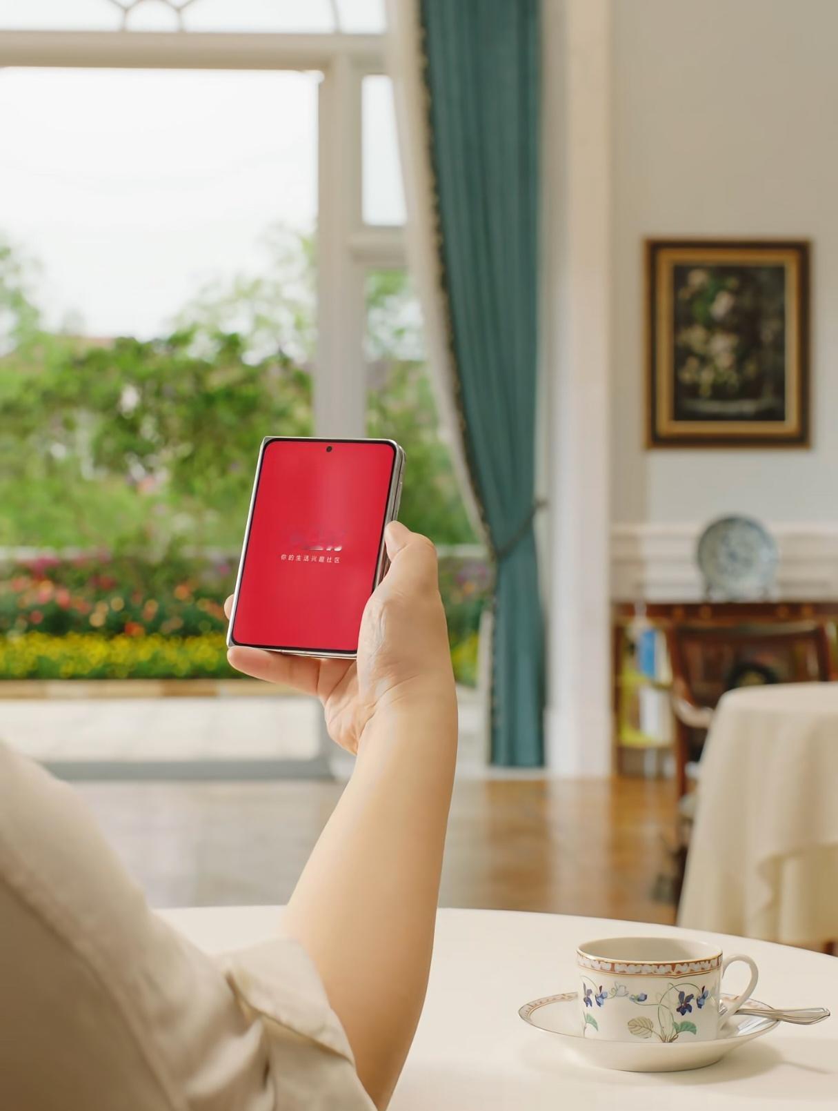 余承东曝光了华为Pura X Max，这回是横折，有点意思