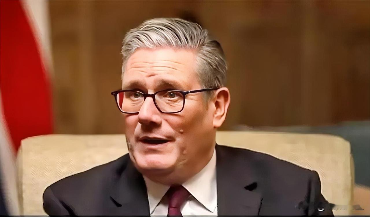 英国首相基尔·斯塔默对普京加入特朗普的“和平委员会”表示质疑。

斯塔默声称:“